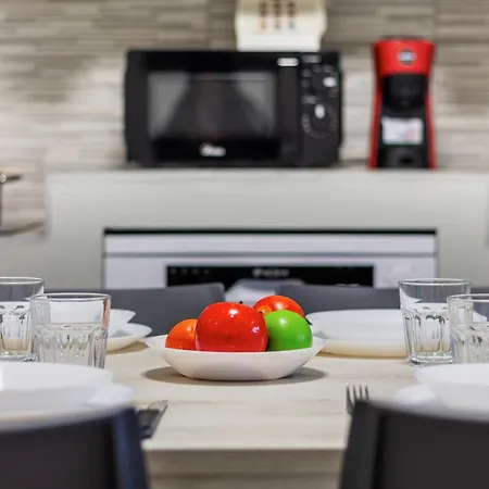 Family House Con Doppio Parcheggio Incluso דירה
